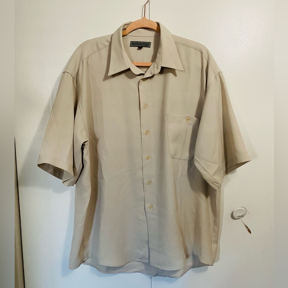 Maxini Collezione Short Sleeve Button-Down Shirt in Light Beige size Large
